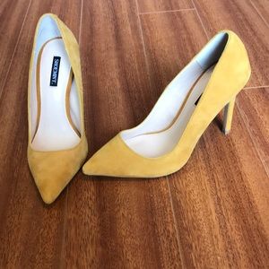 Never worn Shoemint mustard yellow suede heels 6.5